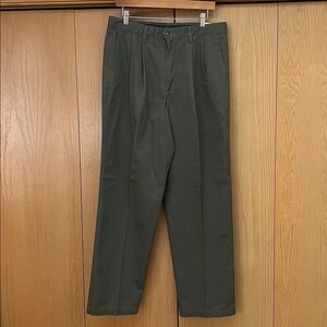 Dockers Classic Khaki Size 34 NWT